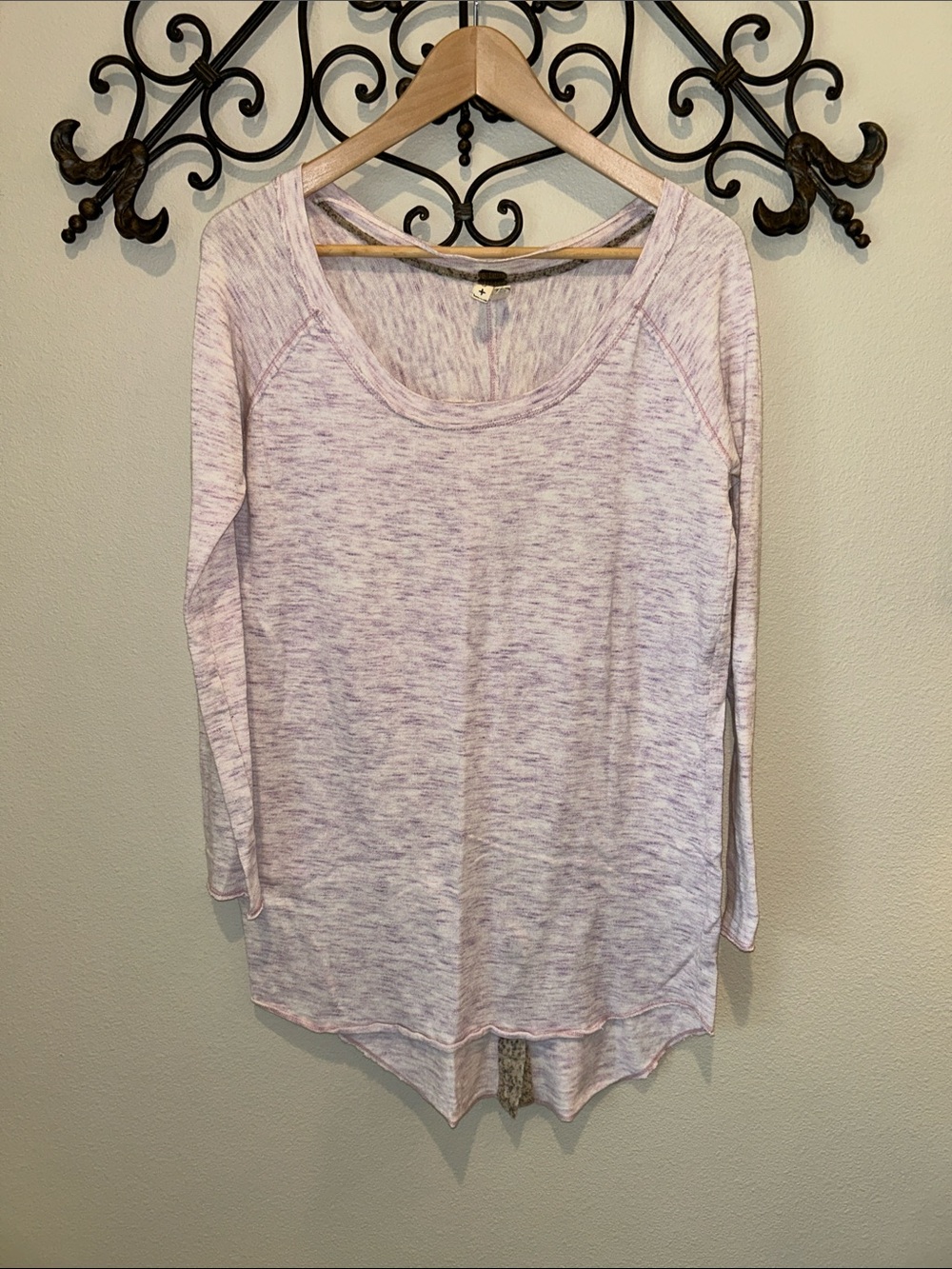 WE THE FREE LONG SLEEVE TEE SIZE SMALL